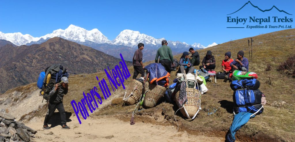 Porteadores en Nepal